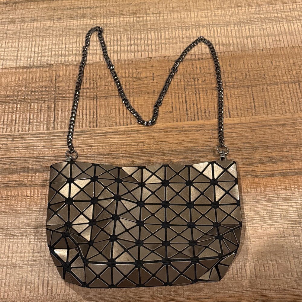 Chic Black and Gold Geometric Shoulder Bag - Picture 2 of 6